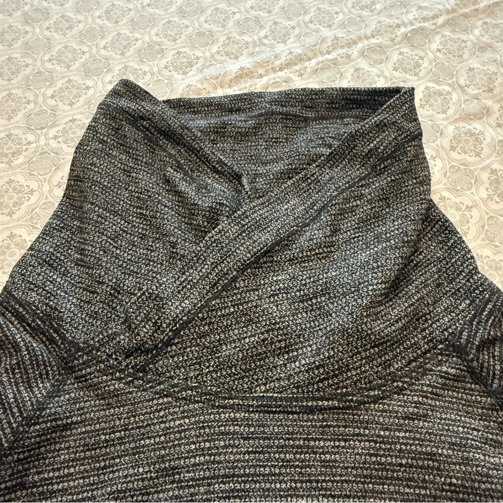 Lululemon Healthy Heart Pullover Coco Pique Black Size 6